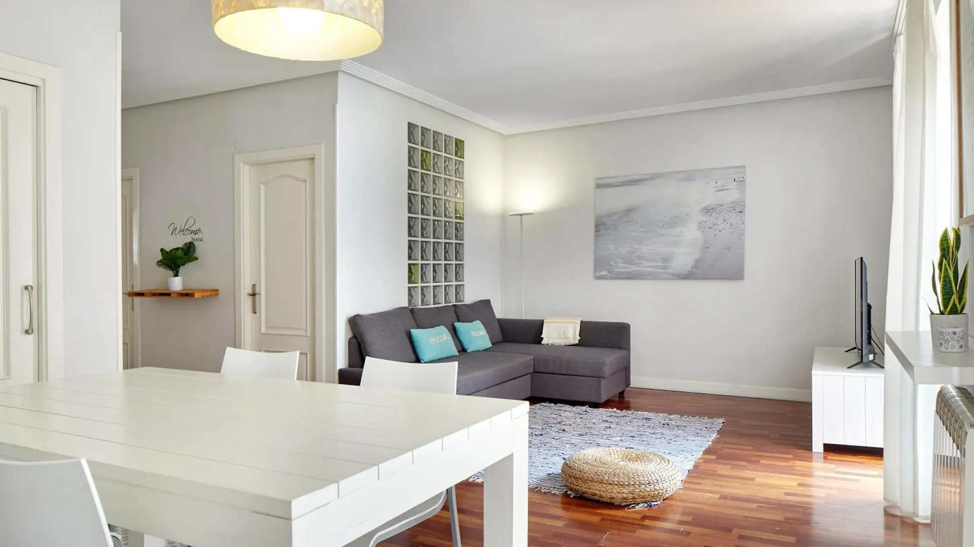 Always Easy I Escolta Real Apartment San Sebastian Spain
