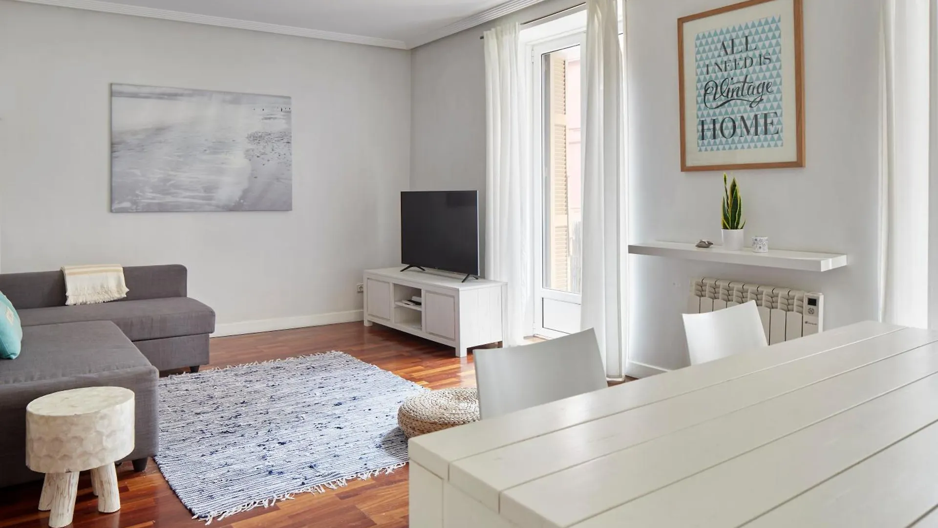 Always Easy I Escolta Real Apartment San Sebastian Spain